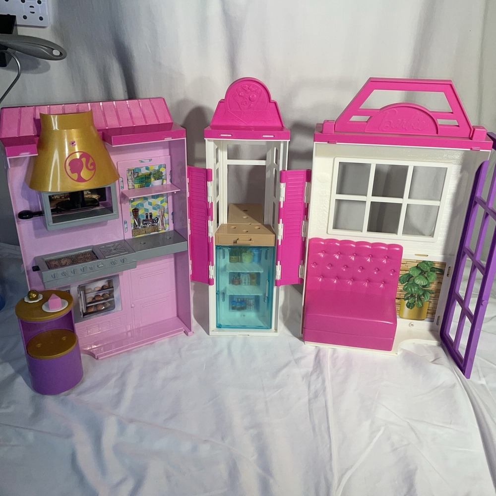 Barbie Cook 'n Grill Restaurant Playset Travel Foldable Case